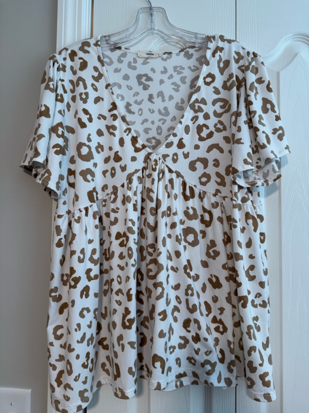 entro Ivory Leopard Print V-Neck Flutter Sleeve Top